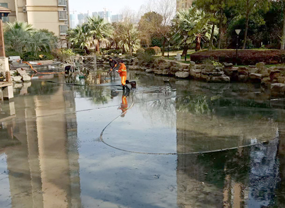 通什镇景观池淤泥清理