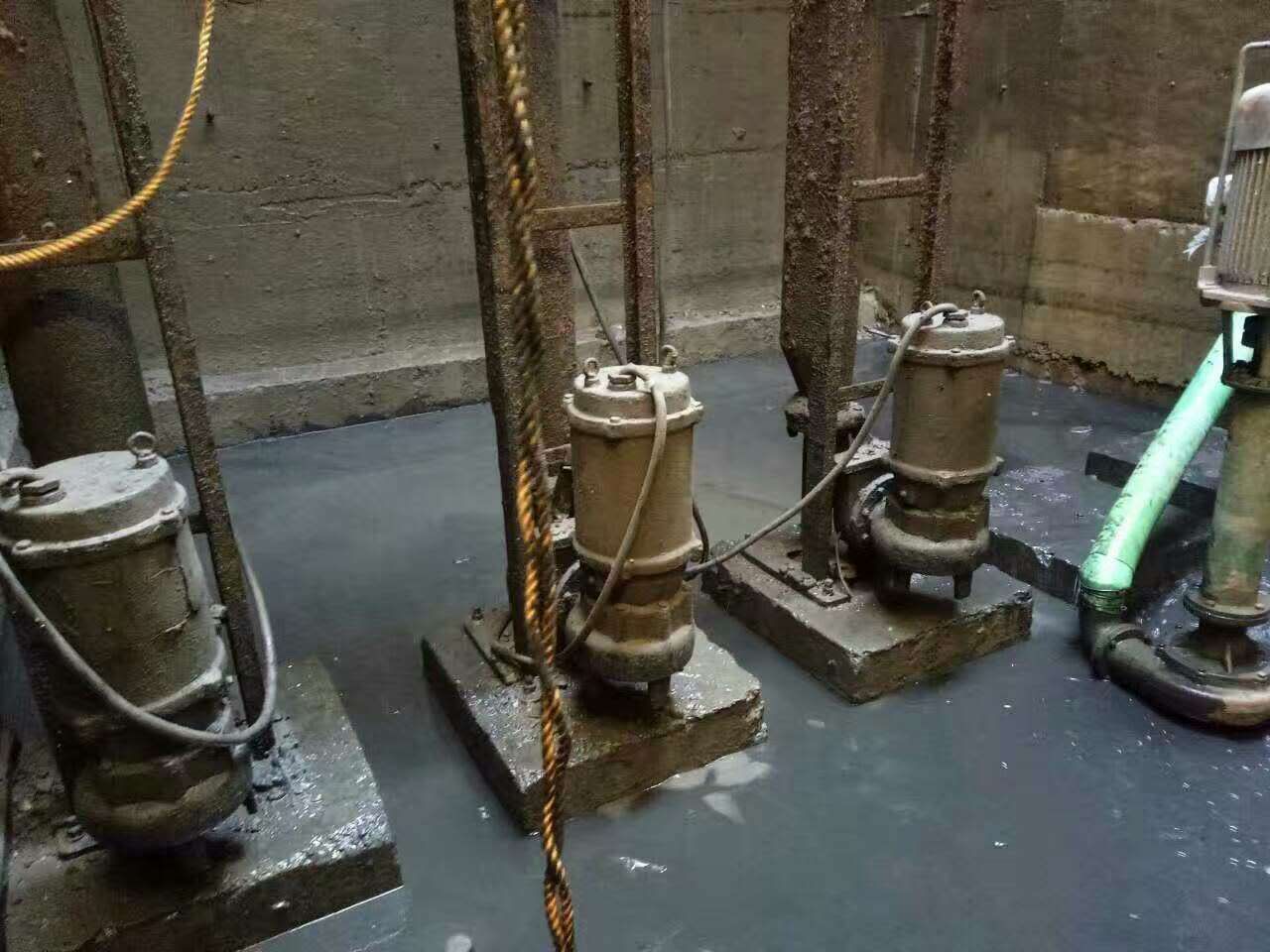 通什镇污水池清理