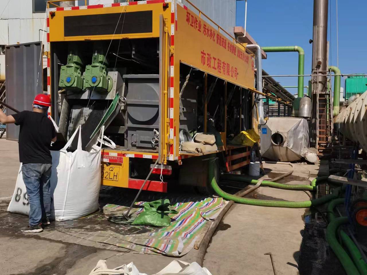 通什镇淤泥压干处理